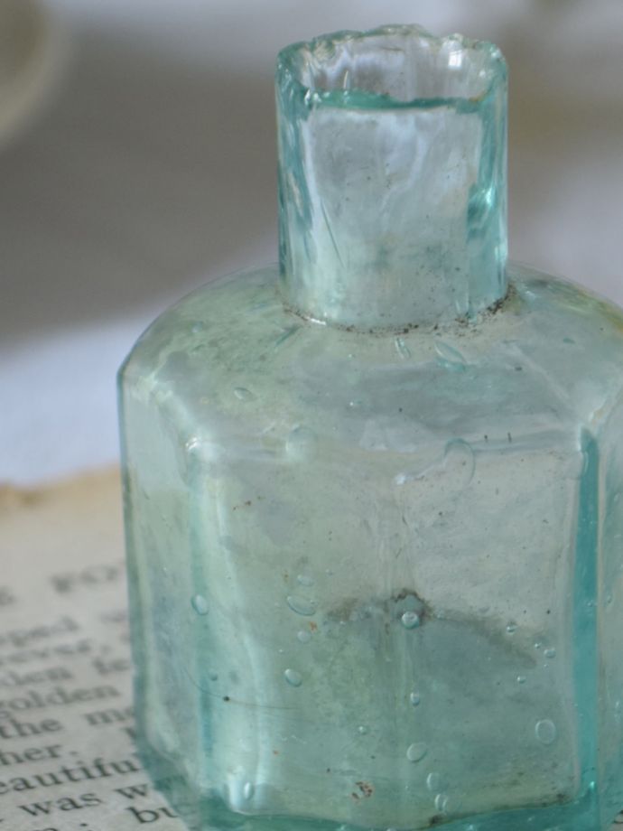 アンティークガラスのインク瓶