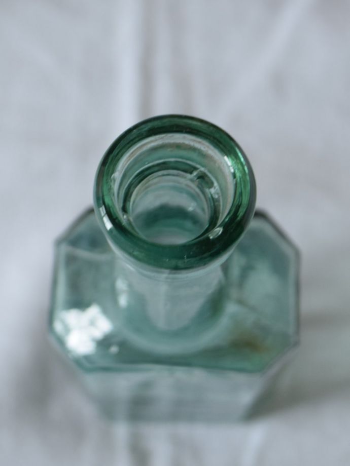 おしゃれなアンティークガラス雑貨