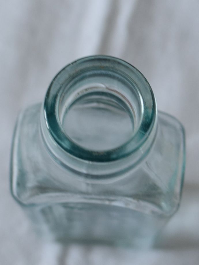 おしゃれなアンティークガラス雑貨