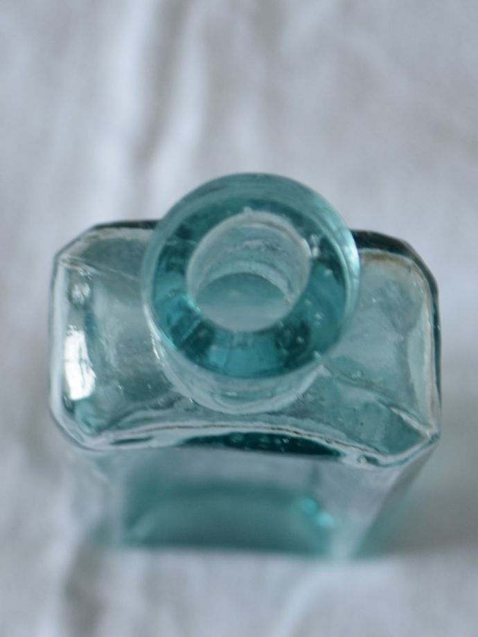 おしゃれなアンティークガラス雑貨