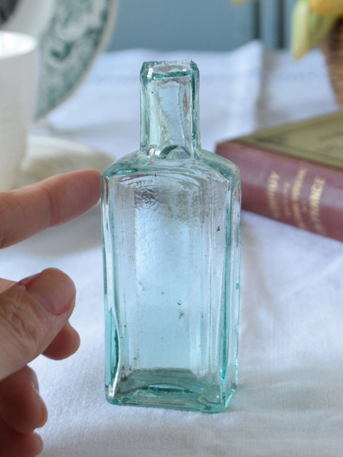 アンティークのガラス雑貨