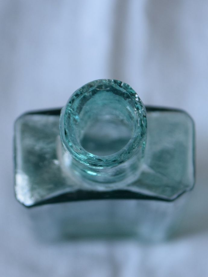 おしゃれなアンティークガラス雑貨