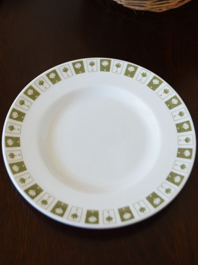 英国アンティークのおしゃれな食器