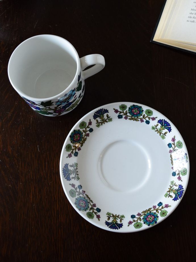 英国アンティークのおしゃれな食器