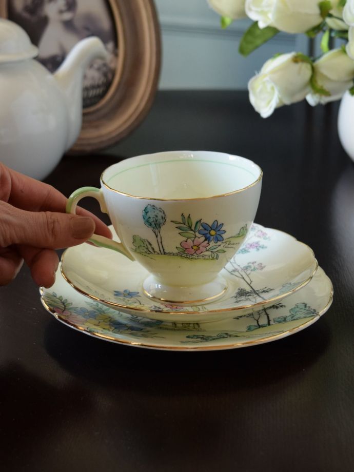 イギリスのカップ&ソーサー(トリオ)