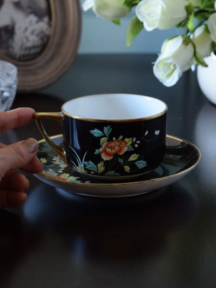 オールドノリタケの美しい陶磁器、可憐なお花のアンティークカップ