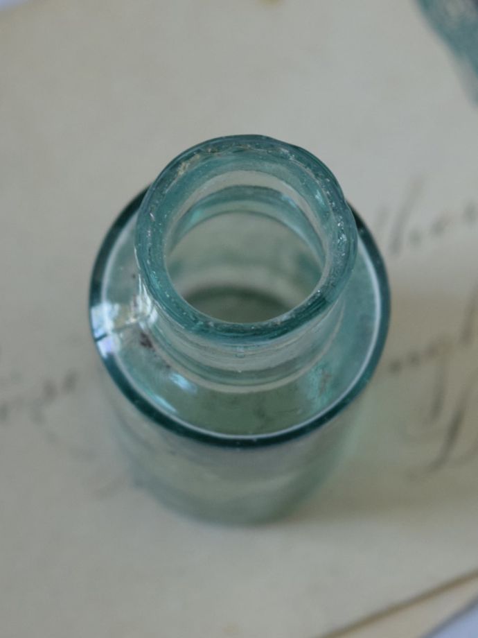 おしゃれなアンティークガラス雑貨