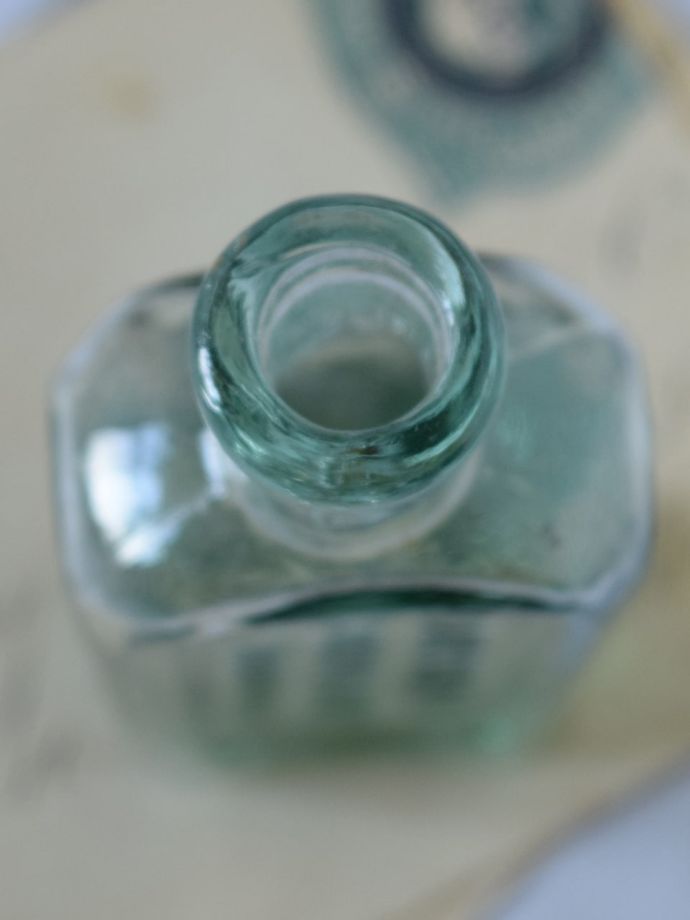 おしゃれなアンティークガラス雑貨