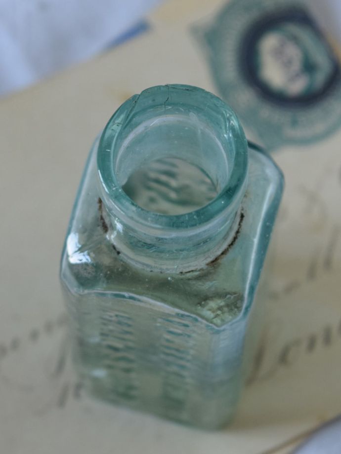 おしゃれなアンティークガラス雑貨