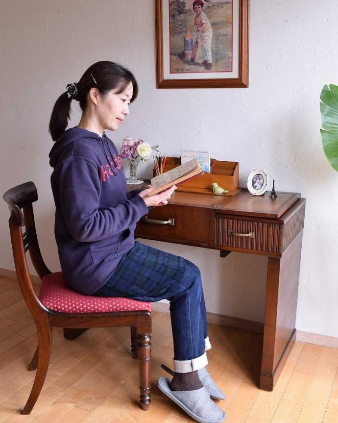 アンティークのデスク・書斎机　アンティーク家具　英国で見つけた機能的にも優れたライティングデスク、アンティーク英国家具（机）。仕事している時間も、もっとカッコよくここに座るだけで、なんだかちょっとカッコよくなった気分。(m-540-f-1)