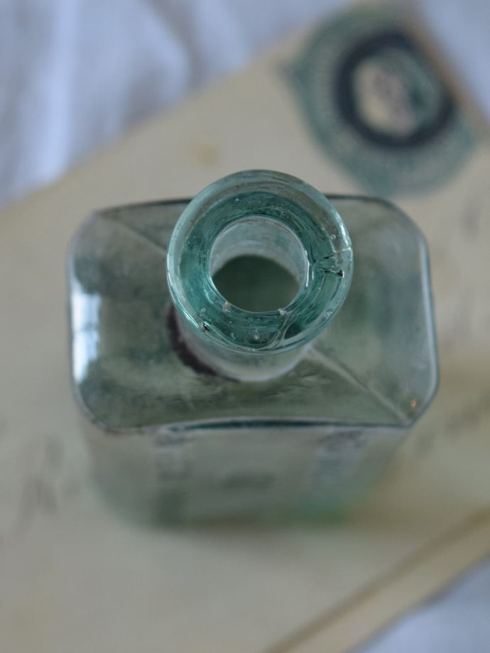 おしゃれなアンティークガラス雑貨