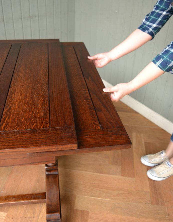 アンティークのテーブル アンティーク家具 アンティーク英国家具、2本脚のドローリーフテーブル(伸張式テーブル)。誰でもカンタン!引っ張るだけでOK。(m-542-f)