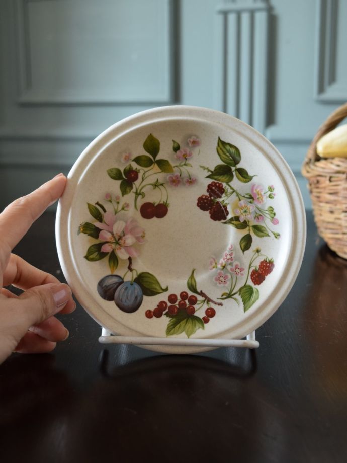 陶磁器のソーサー