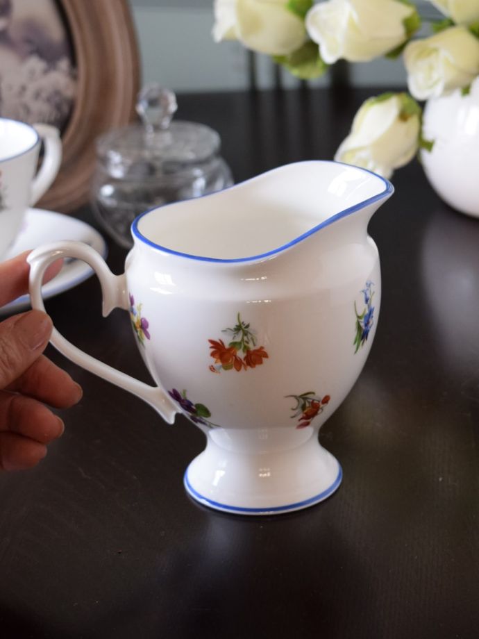 陶磁器のミルクピッチャー