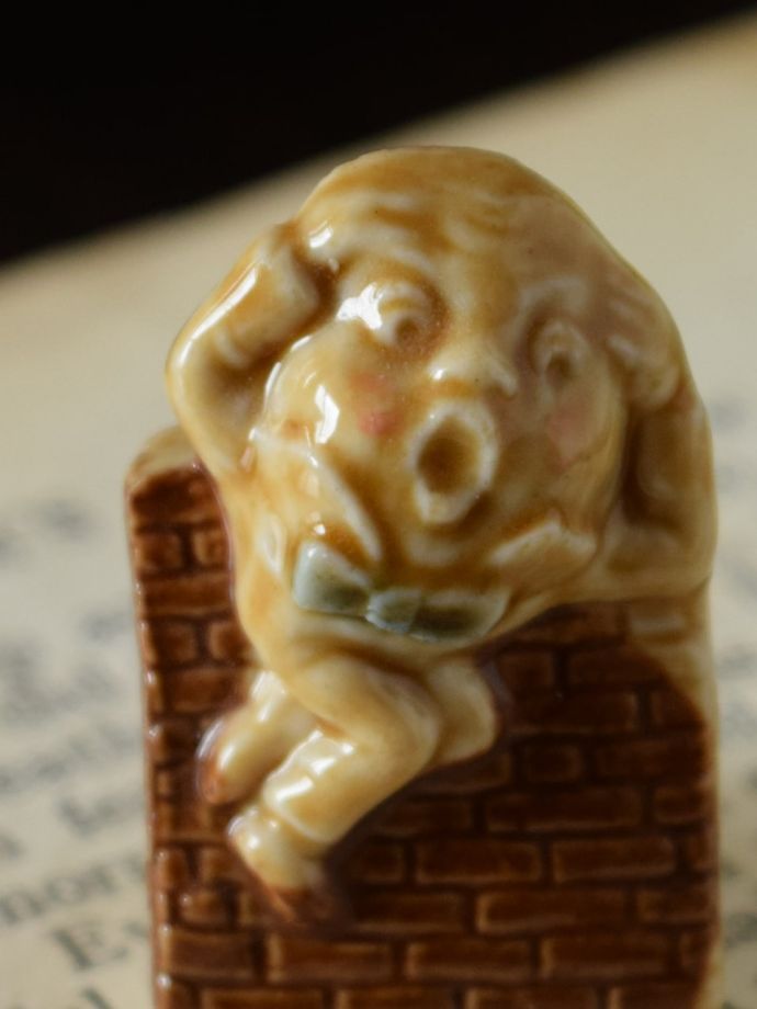 WADE社のビンテージ陶器、ハンプティダンプティのフィギア（Whimsies