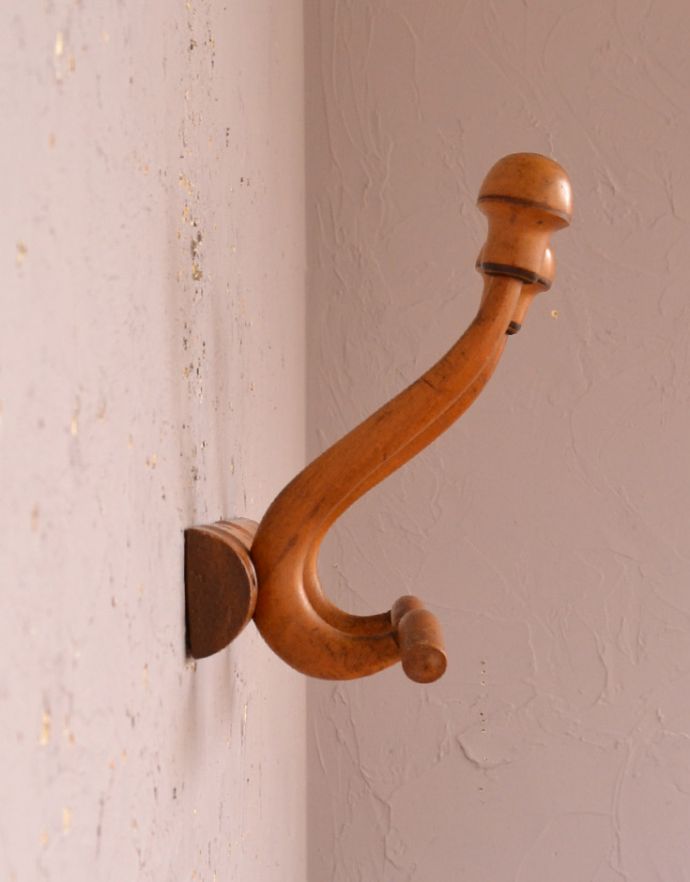 ウォールシェルフ・ウォールハンガー　アンティーク家具　フランスのアンティーク雑貨、バンブー×木製のベントウッドのコートフック（2連フック）。横から見ても可愛いデザインですもちろん横顔だって可愛いデザイン。(m-558-f)