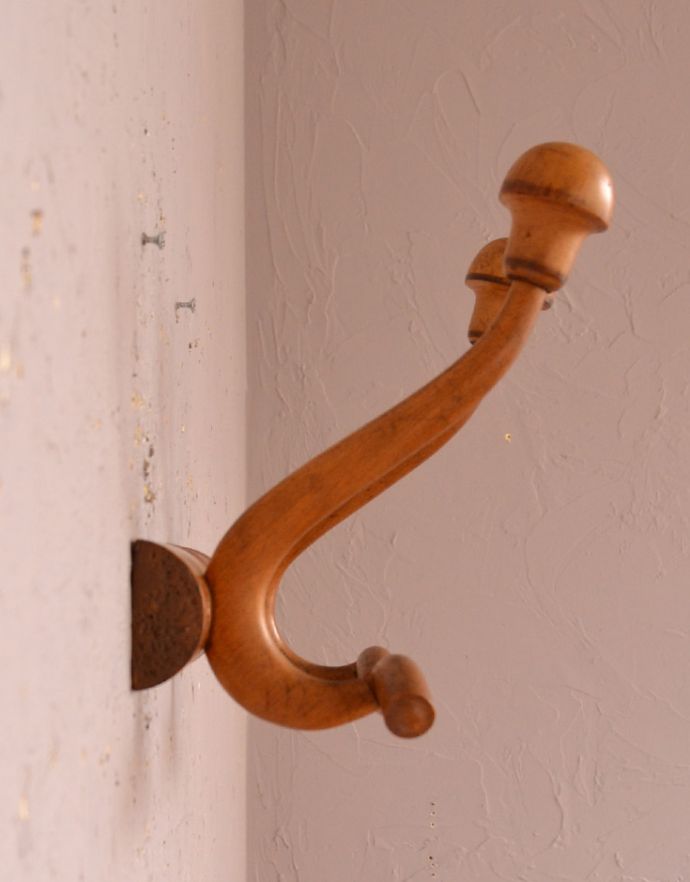 ウォールシェルフ・ウォールハンガー アンティーク家具 フランスのアンティーク壁付けフック、バンブー×木製のベントウッドのコート2連フック。フックは2つ付いていています。(m-559-f)