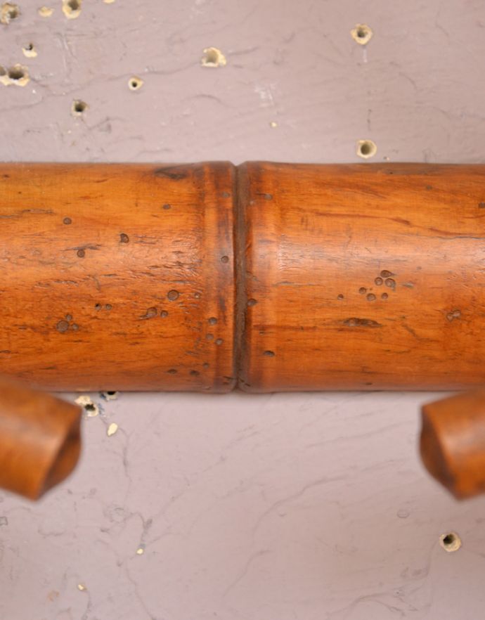 ウォールシェルフ・ウォールハンガー アンティーク家具 フランスのアンティーク壁付けフック、バンブー×木製のベントウッドのコート2連フック。バンブーモチーフのお洒落なデザインです。(m-559-f)