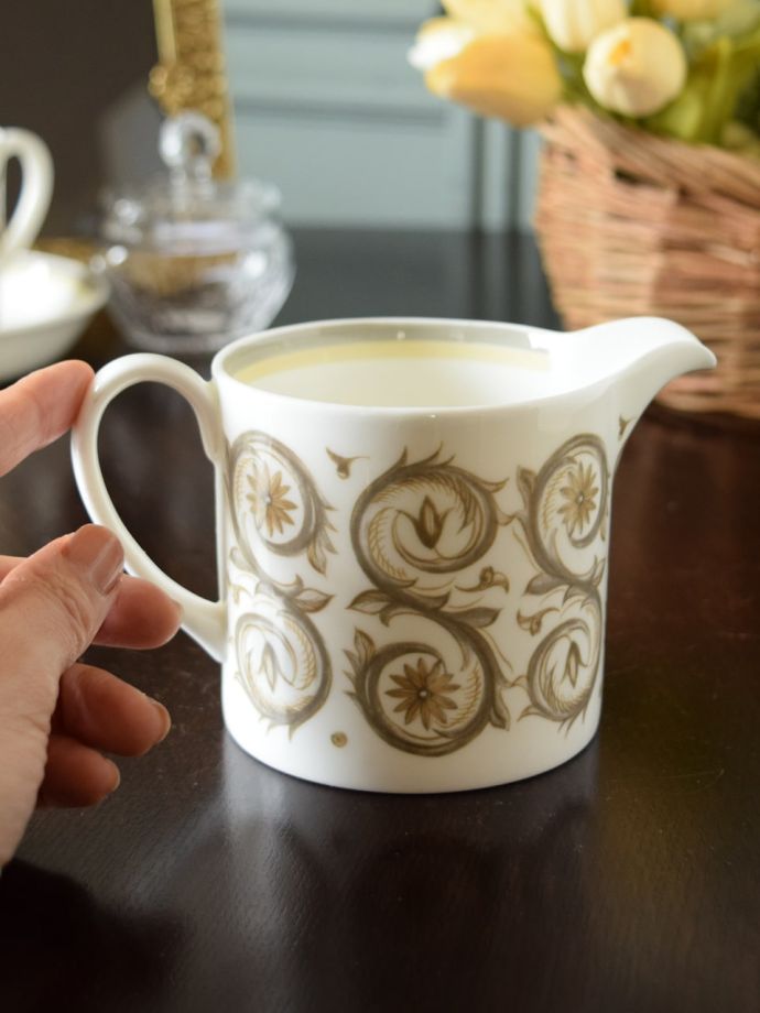 陶磁器のミルクピッチャー