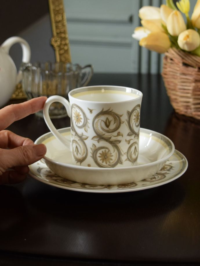 スージークーパーのカップ&ソーサー(トリオ)