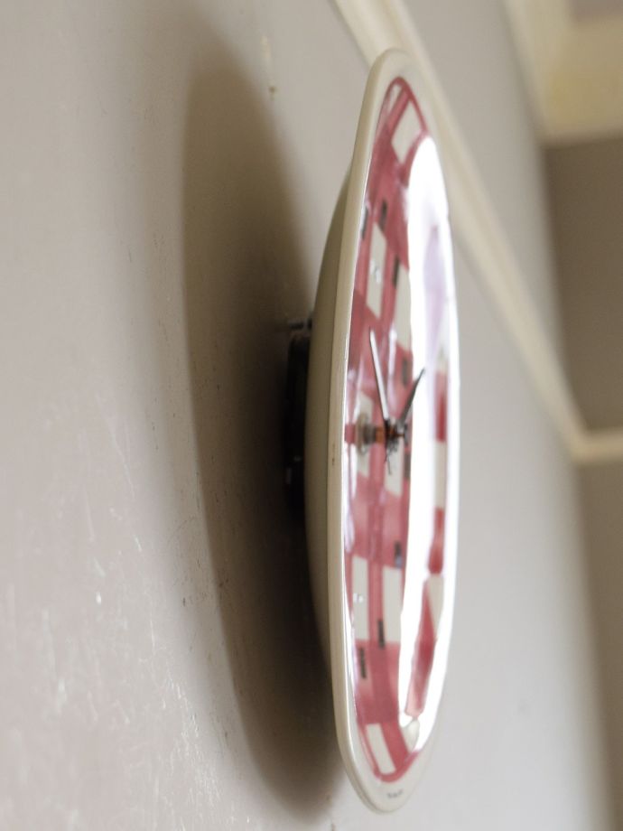 アンティーク時計の側面