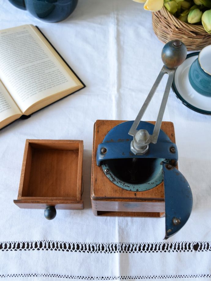 アンティークのコーヒーミル