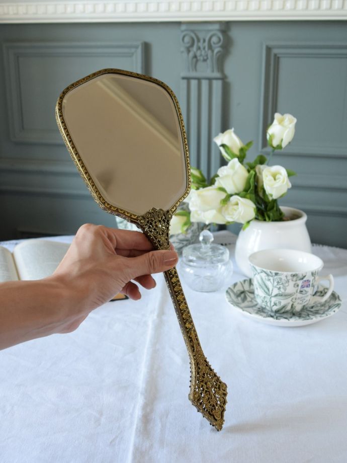 フランスのアンティーク雑貨、バラの模様が素敵なプチポワンのミラー