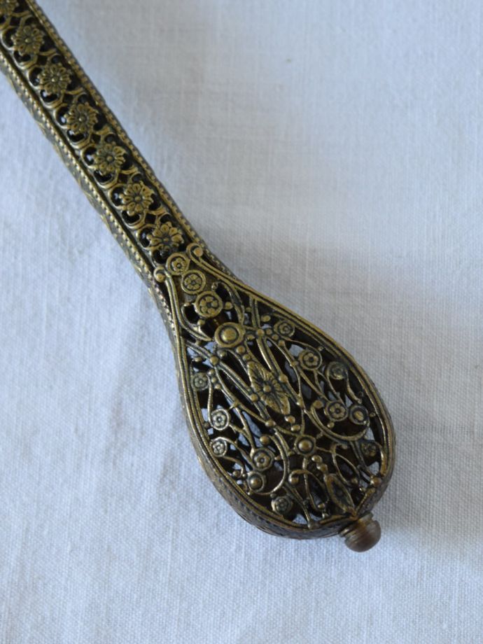 プチポワンのミラーの装飾