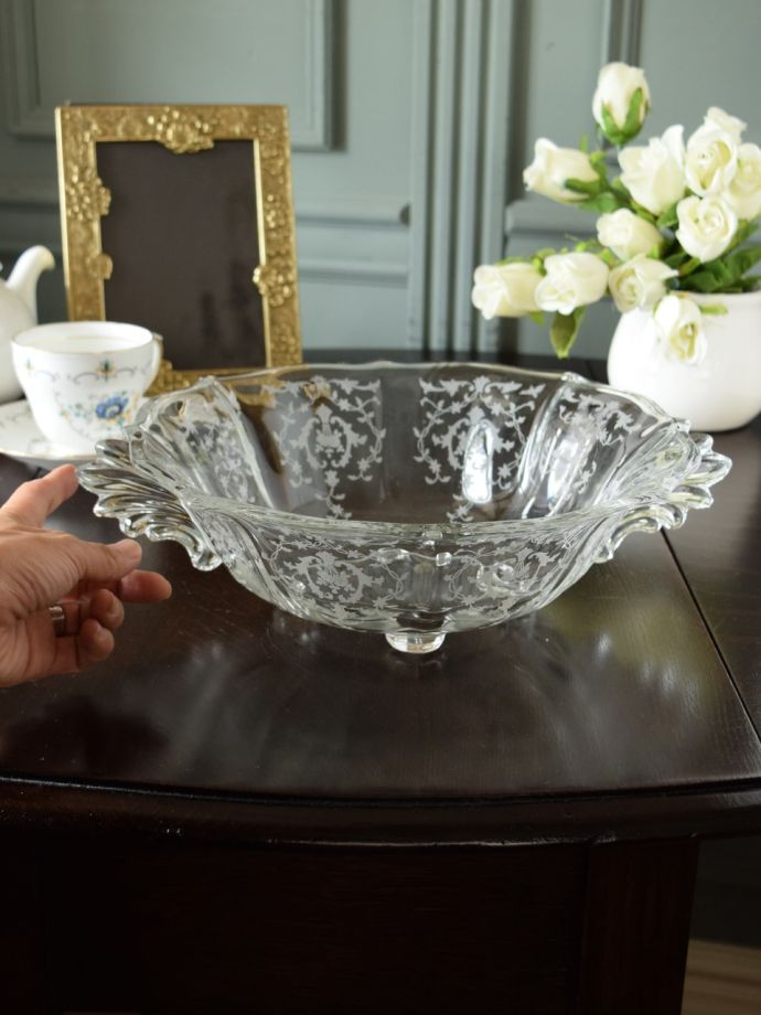 ディプレッショングラスのガラスボウル、エッチングが美しいエレガント