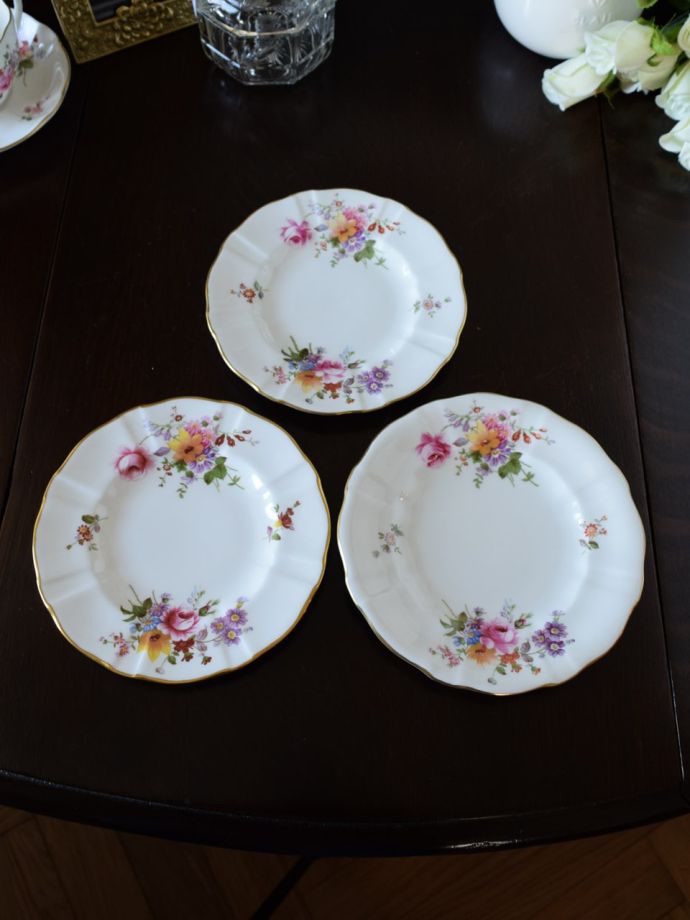 英国アンティークのおしゃれな食器