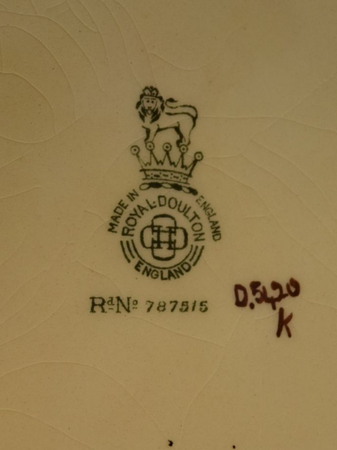 ロイヤルドルトンのバックスタンプ