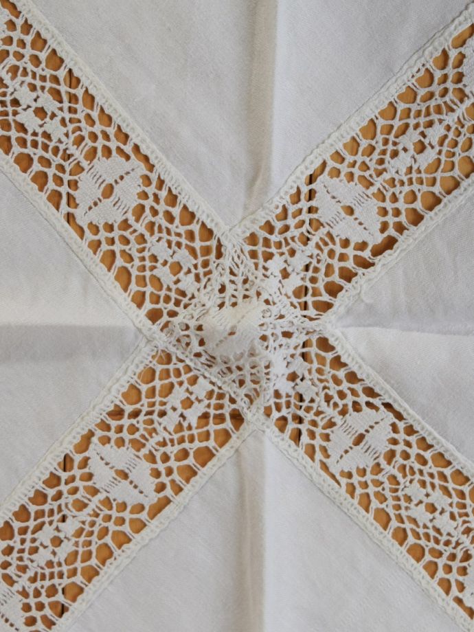 アンティークのクロス