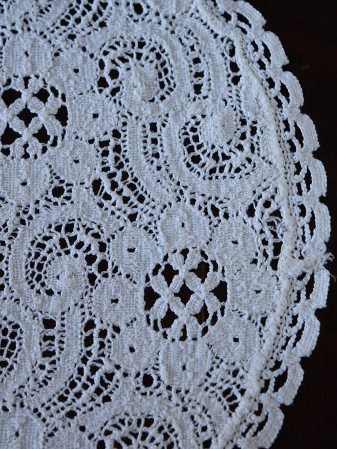 フランスのアンティーク雑貨、6つのお花模様のクロッシェレースの