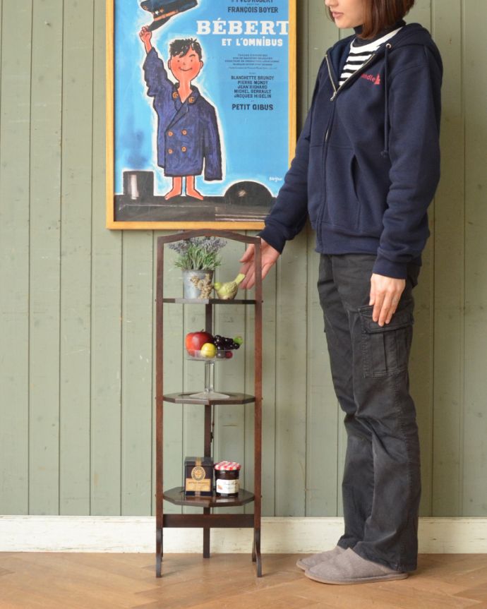 プランツスタンド・ケーキスタンド アンティーク家具 英国から来たケーキスタンド、オーク材のアンティーク家具。英国アフタヌーンティーのために作られた家具19世紀末に屋外でのアフタヌーンティーを楽しむために作られた木製のケーキスタンド。(m-573-f)