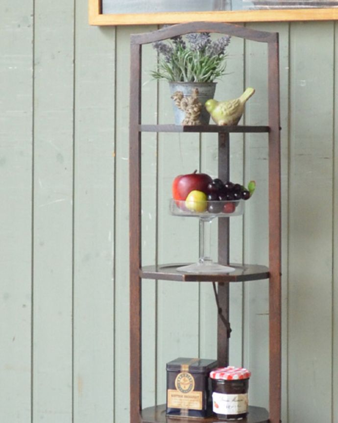 プランツスタンド・ケーキスタンド アンティーク家具 英国から来たケーキスタンド、オーク材のアンティーク家具。自分流の使い方で自由に楽しめますもともとお皿を乗せて運んで使っていた小さなアンティーク家具。(m-573-f)