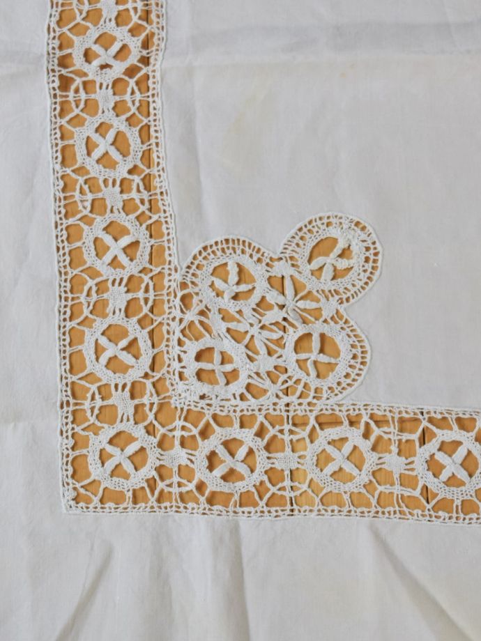 アンティークのクロス