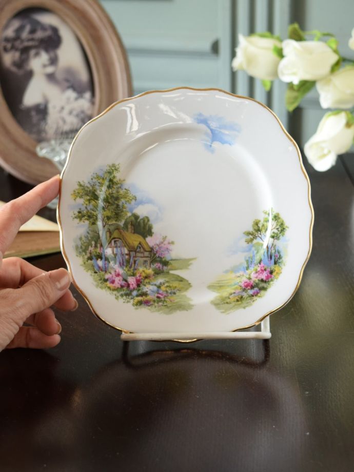 イギリスのビンテージ食器、英国コッツウォルズのような風景が美しい