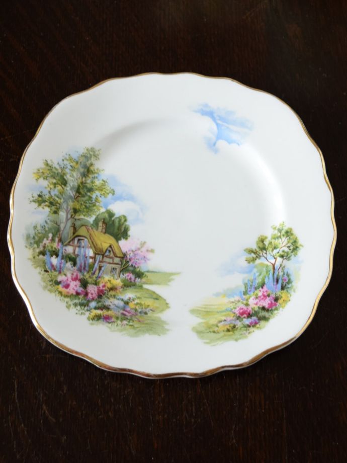 イギリスのビンテージ食器、英国コッツウォルズのような風景が美しい