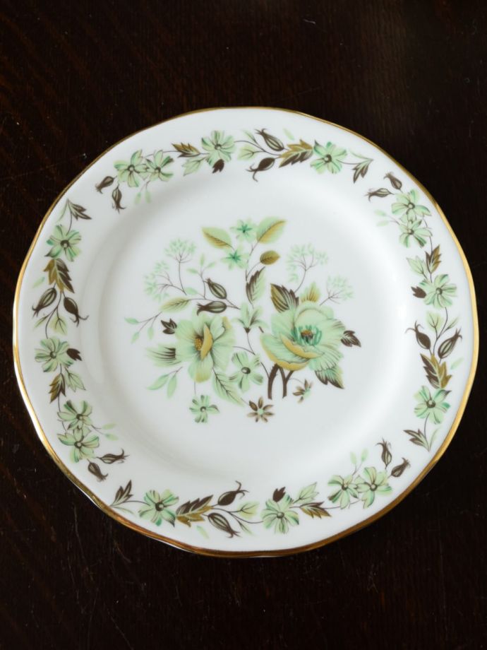 英国アンティークのおしゃれな食器