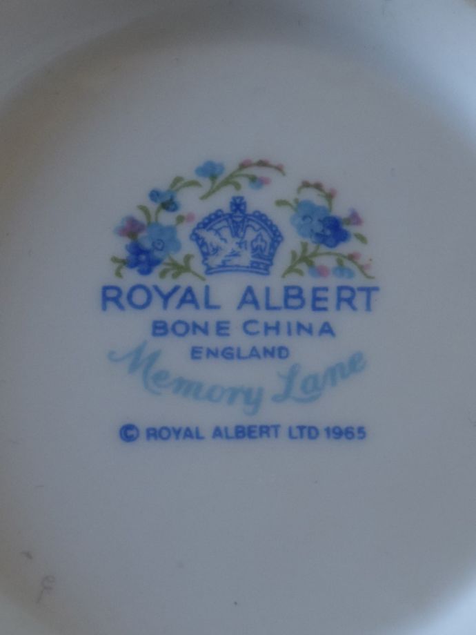 ロイヤルアルバートのバックスタンプ