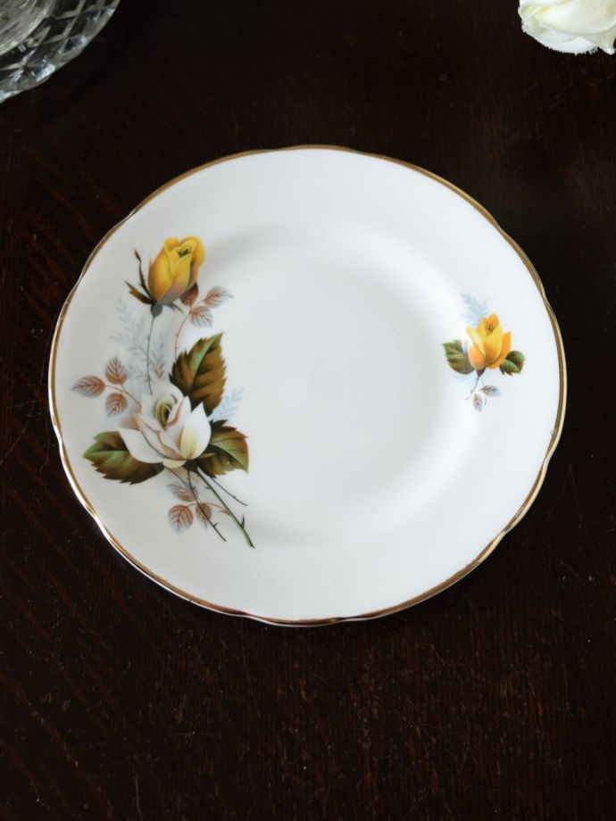 英国アンティークのおしゃれな食器