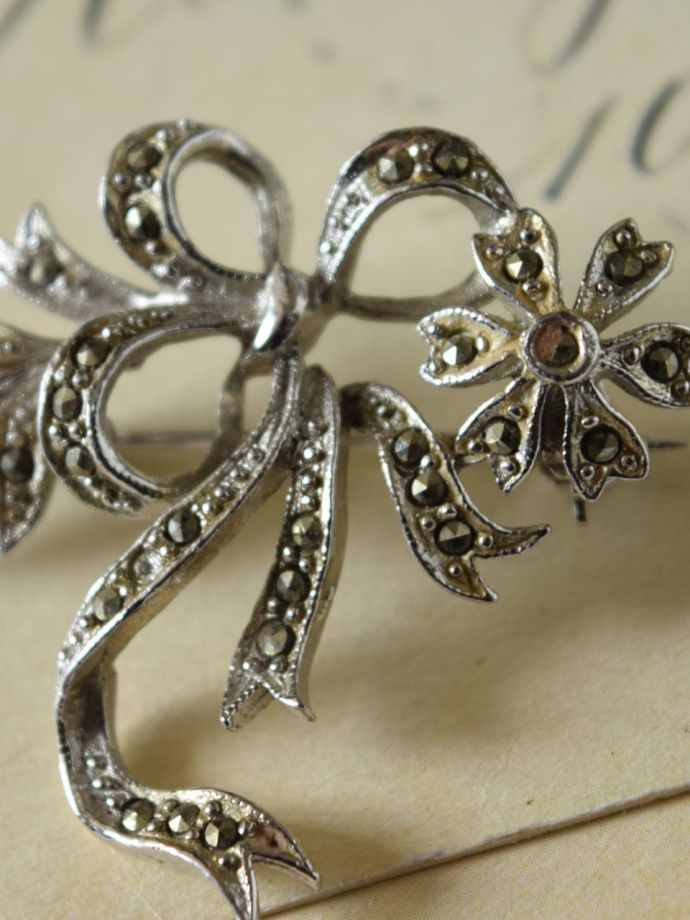 アンティークのブローチ