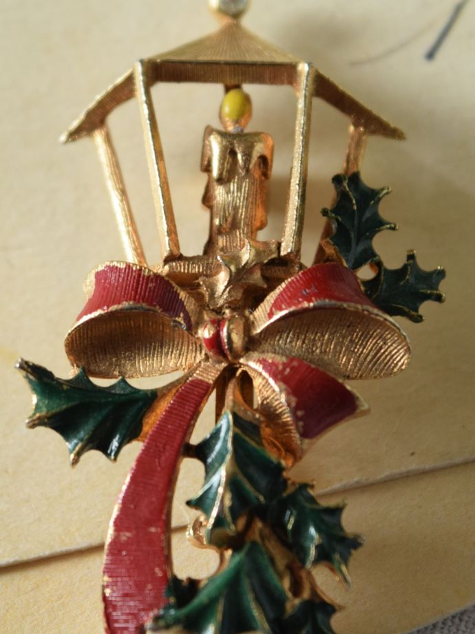 アンティークのブローチ