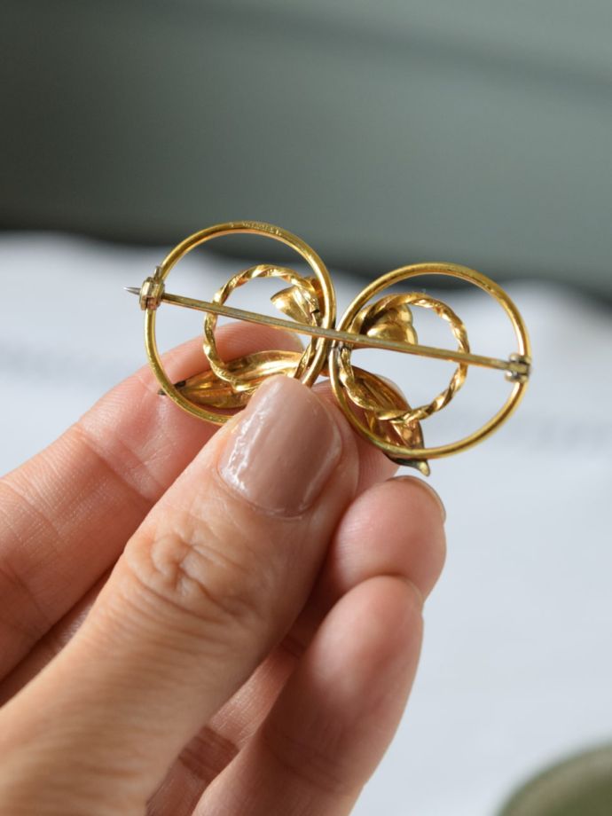 おしゃれなブローチ