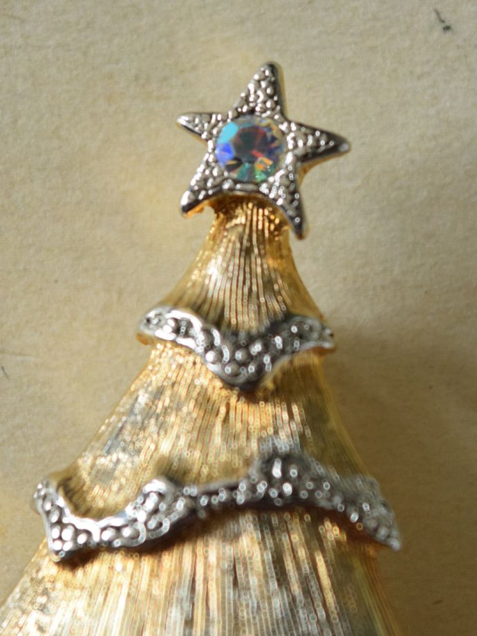 アンティークのブローチ