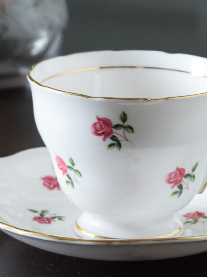 コルクラフ(Colclough)のカップ＆ソーサー、可愛いミニバラの
