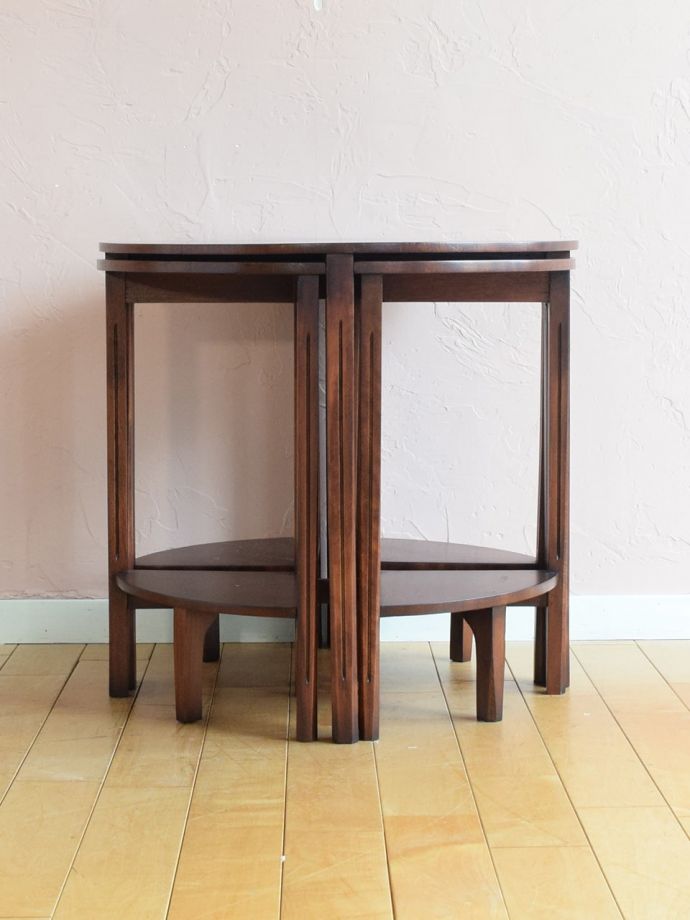 アンティークテーブルの側面