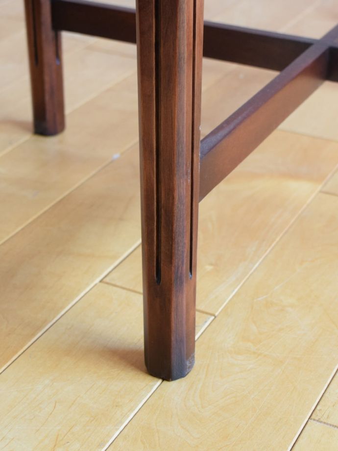 アンティークテーブルの脚