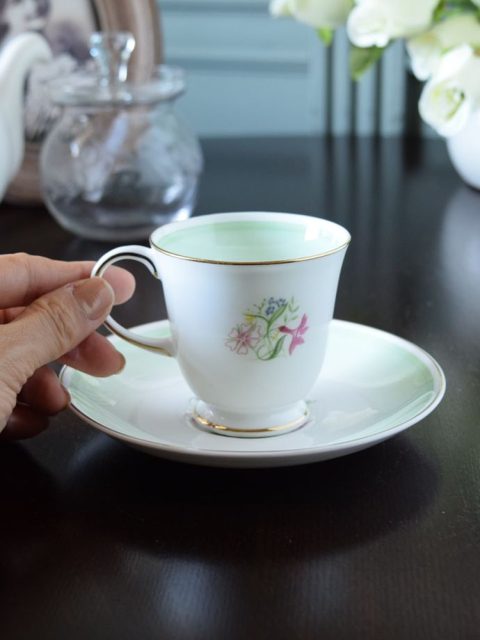 スージークーパー（Susie Cooper）のビンテージ食器、ロマンス