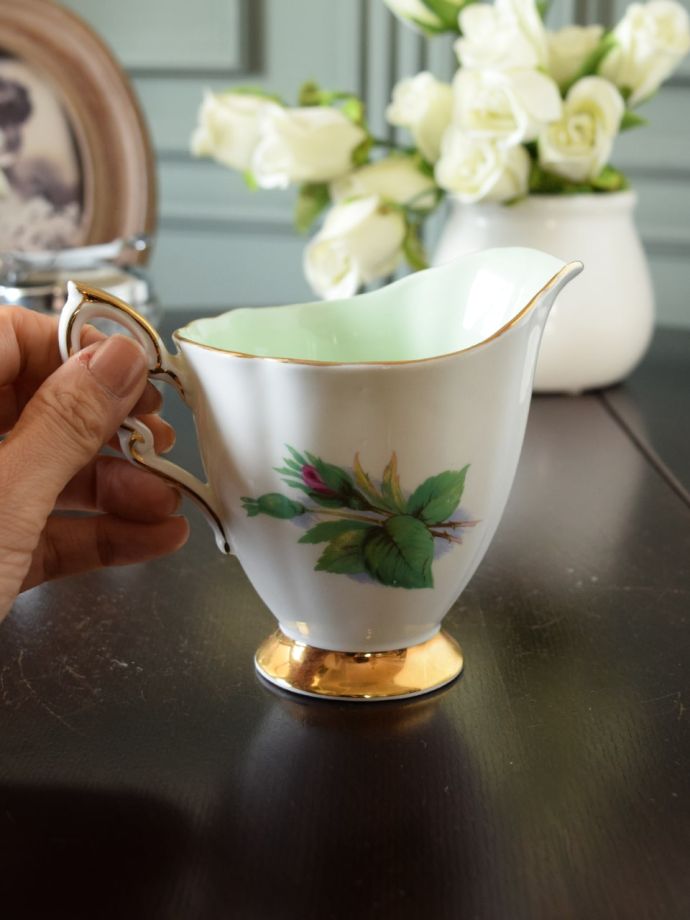 陶磁器のミルクポット